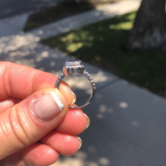 Silver and Cubic Zirconia Engagement Ring - Picture 5 of 7